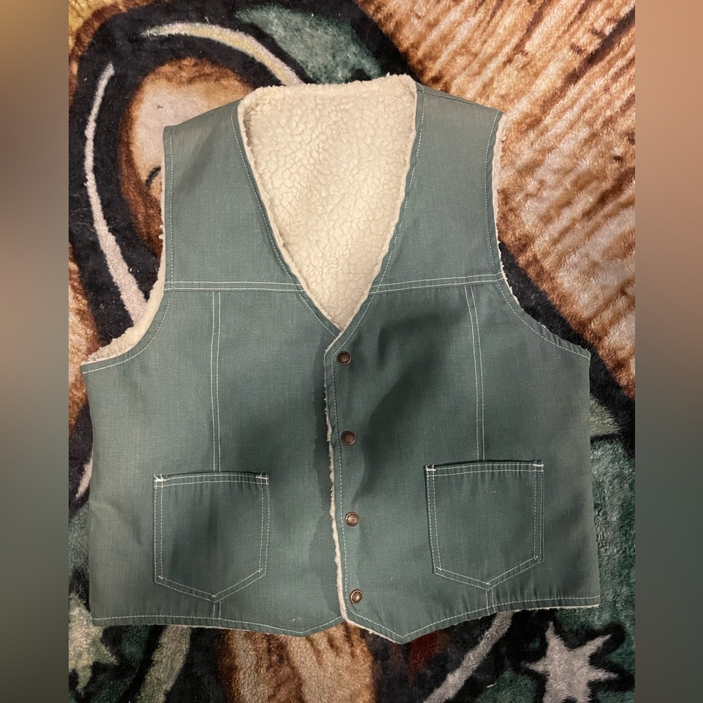 Cap n Jack Men’s Large Sherpa Vest.